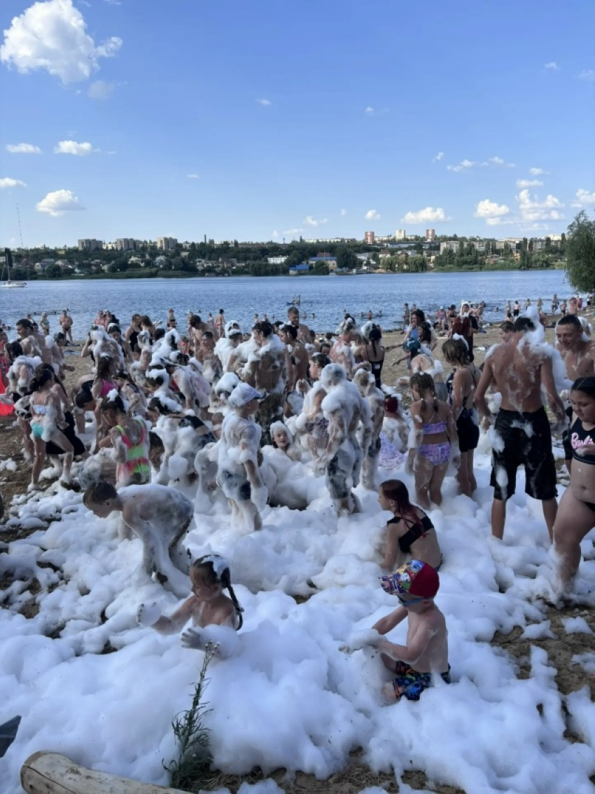 Администрацию Камышина «взяли в полуохват» участники «пенной вечеринки» на пляже под окнами чиновников (ВИДЕО)