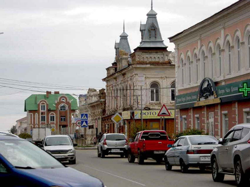 В Камышине попытка вернуть водительское удостоверение за взятку привела водителя на скамью подсудимых, приговор прозвучал