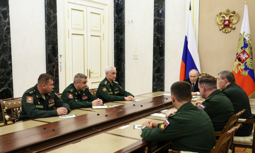 «Очень и очень давно назрело»: Путин сделал ряд важных изменений в руководстве СВО и тылом. Первая реакция в обществе