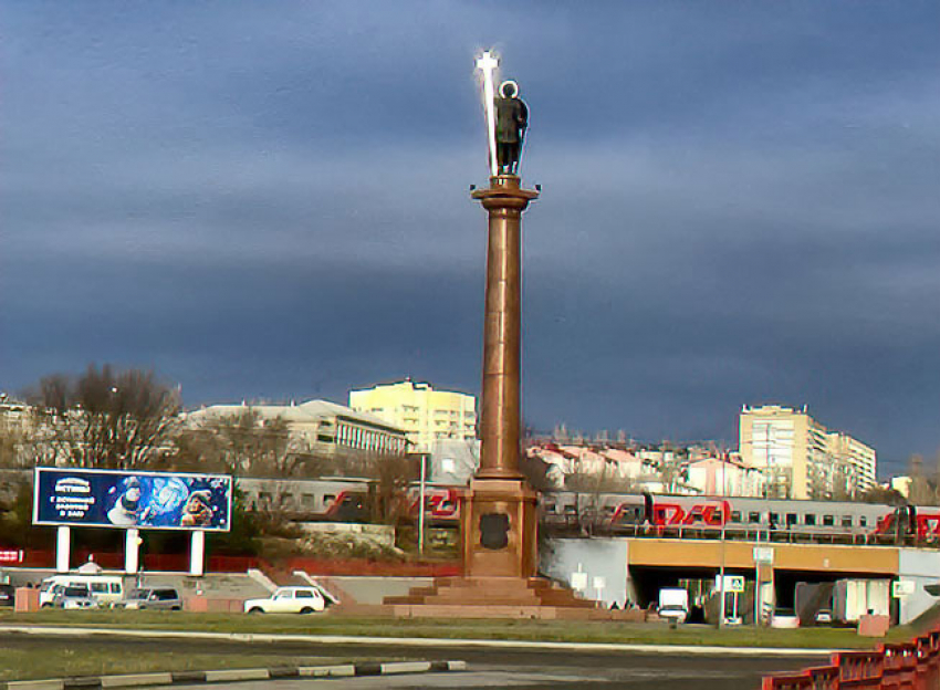 Наблюдала свечение над памятником Димитрию Солунскому - может, городу с чем-то повезет? - камышанка