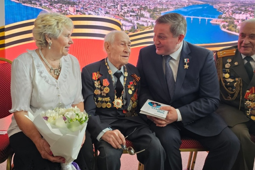 Сегодня, 14 октября, отмечает день рождения губернатор Волгоградской области Андрей Бочаров