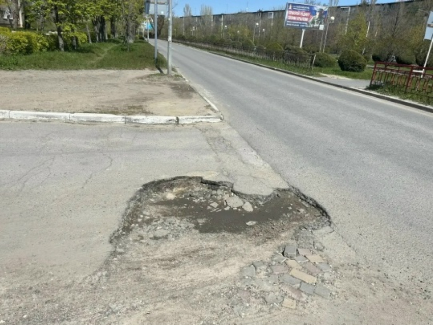 Если самим засыпать яму строительным мусором, штраф не выпишут? - камышане