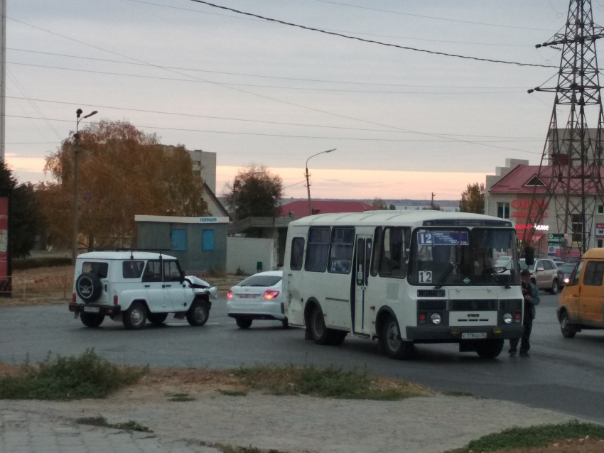 В Камышине в конце рабочего дня в ДТП попал рейсовый автобус 12-го маршрута
