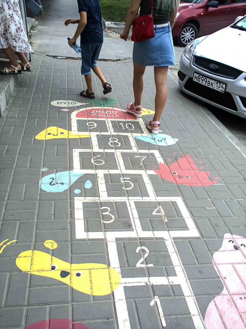 Зачем в Камышине на пешеходных зонах начертили «классики"?