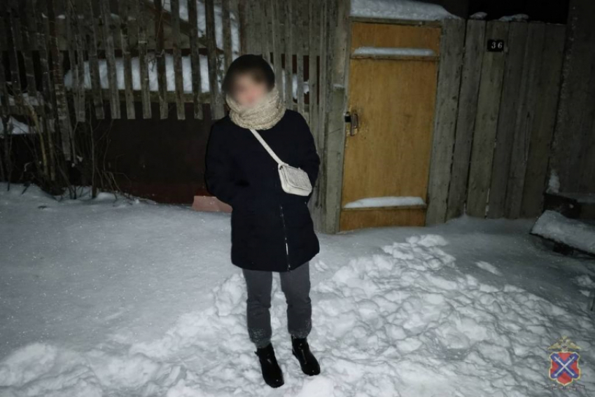 В Камышине полицейские задержали девицу за наркотики