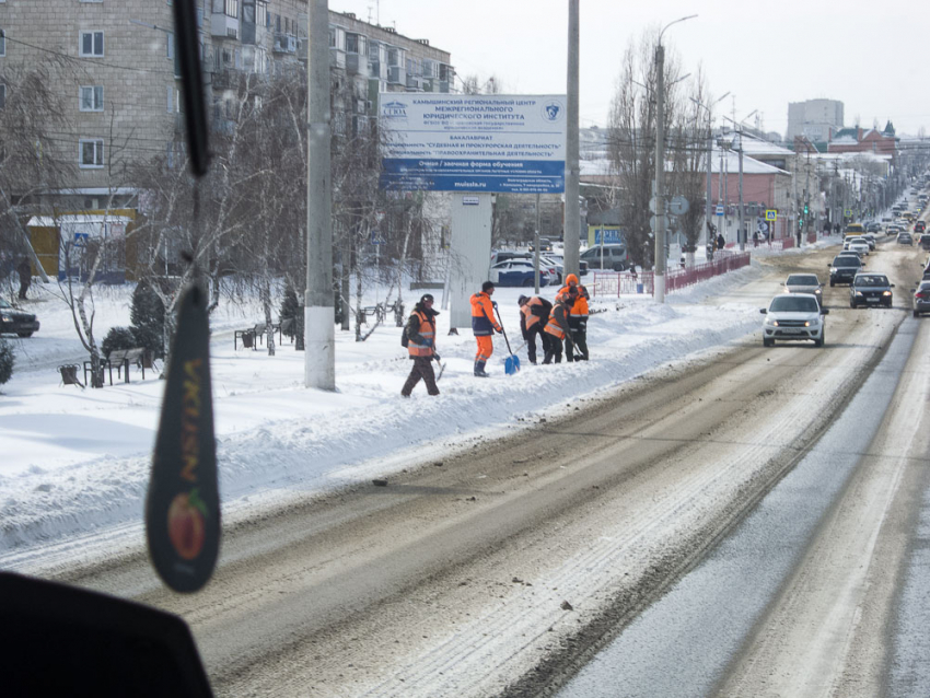 В Камышине 19 февраля за день службы благоустройства и дворники расчистили город после снегопада