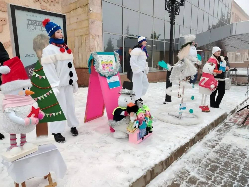 Как в Камышине на площадке у ДК «Текстильщик» проходил ставший уже традиционным конкурс снеговиков