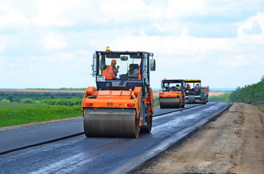 В Камышинском районе отремонтированная дорога подошла к перекрестку на Таловку и Костарево