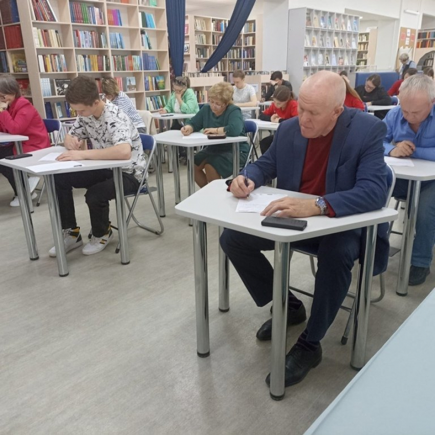 Любители писать диктанты в Камышине уже могут собираться «за парту"