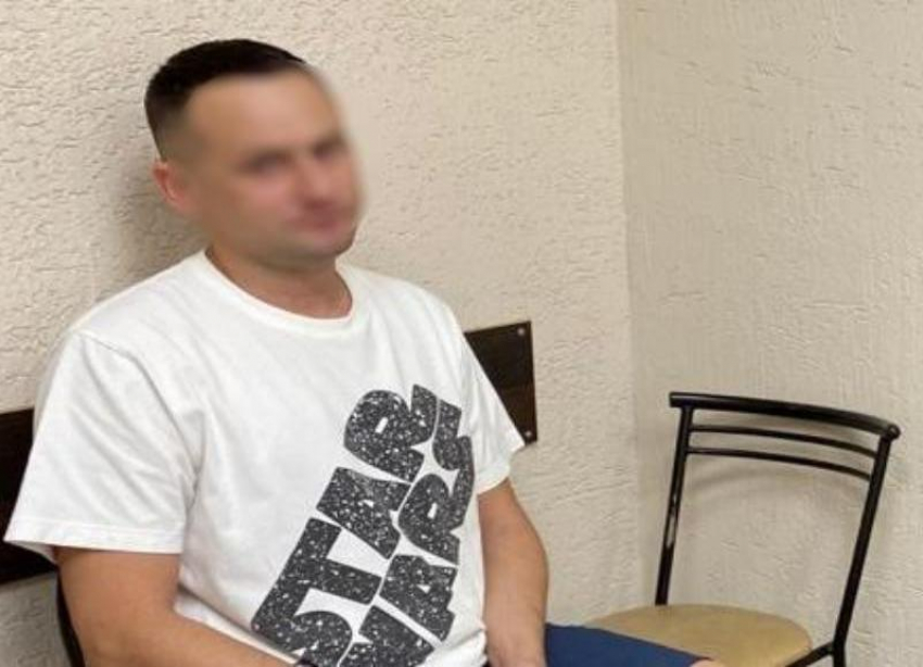 38-летнего эксгибициониста арестовали на 15 суток за шоу с обнаженкой на «танцующем мосту» в Волгограде