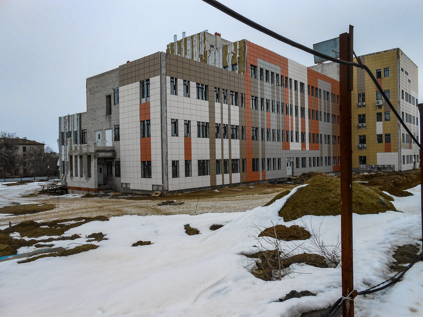 Андрей Бочаров 16 марта провел совещание по здравоохранению, обсуждались ли новые сроки ввода поликлиники в Камышине, - пока неизвестно