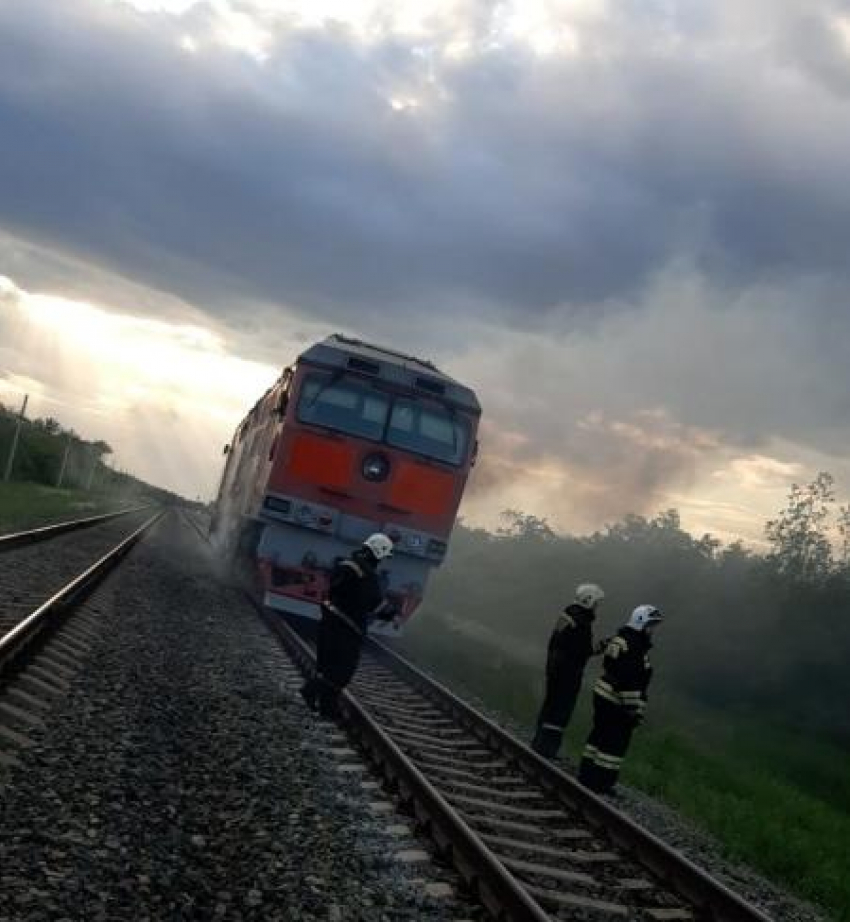 Поезд Волгоград - Москва загорелся под Арчедой (ВИДЕО)