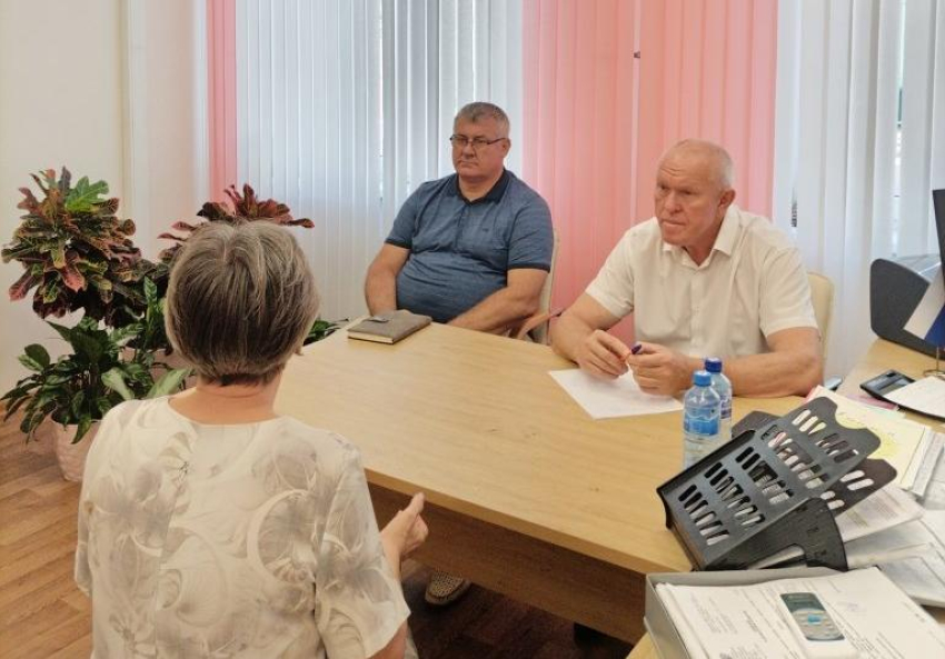 В Камышинской городской думе категорически не желают  информировать камышан, что сделано по запросам избирателей, полученным на личных приемах депутатами?