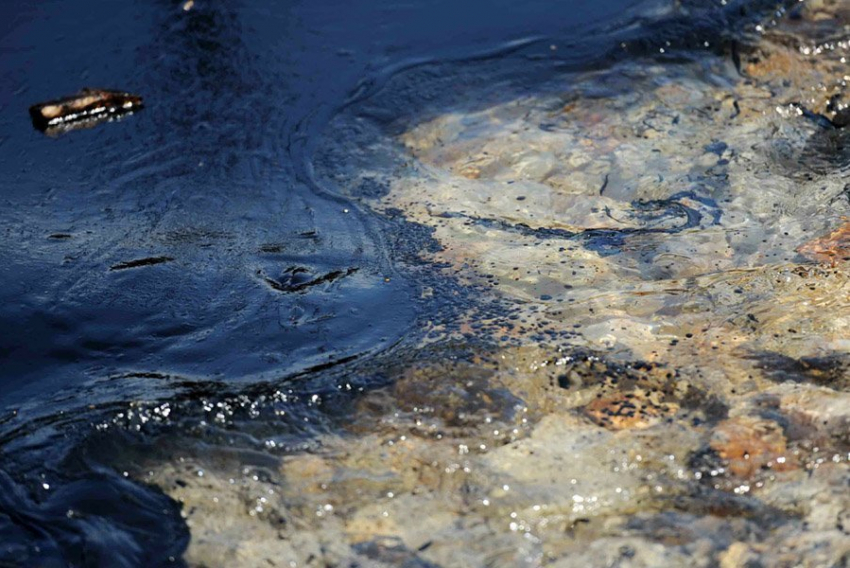 У села Таловка в Камышинском районе случился разлив нефтепродуктов из-за аварии на трубопроводе