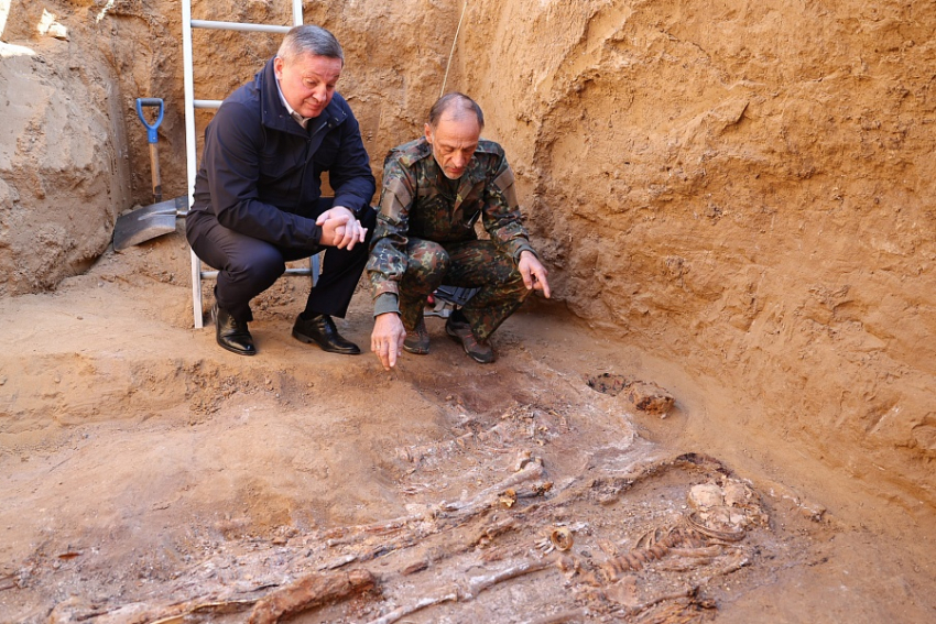 Андрей Бочаров осмотрел сокровища сарматов - редкие археологические находки в Заволжье