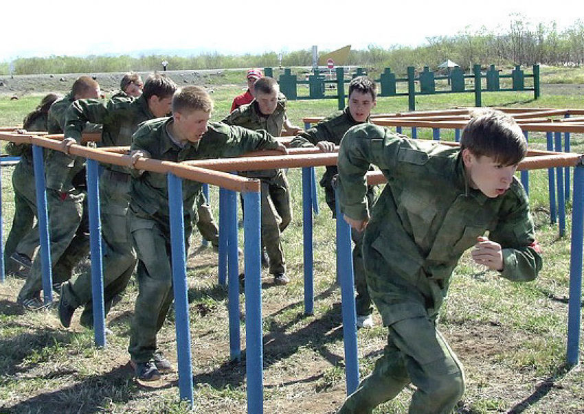 Камышинские десантники провели занятия по начальной военной подготовке с детьми Волгоградской области