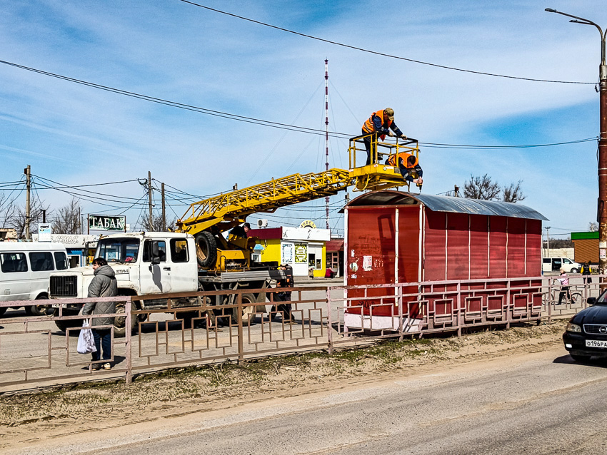 Остановке на «Молодежке» в Камышине повезло: ей восстановили «крышу"