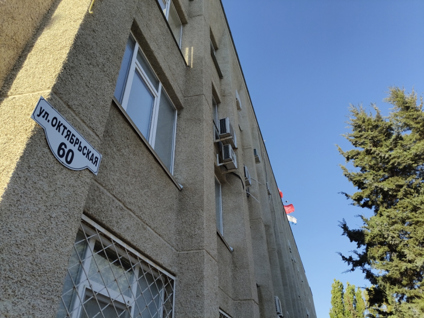 Расходы на чиновников на 10 процентов приказано урезать в Волгоградской области, в том числе в муниципалитетах  