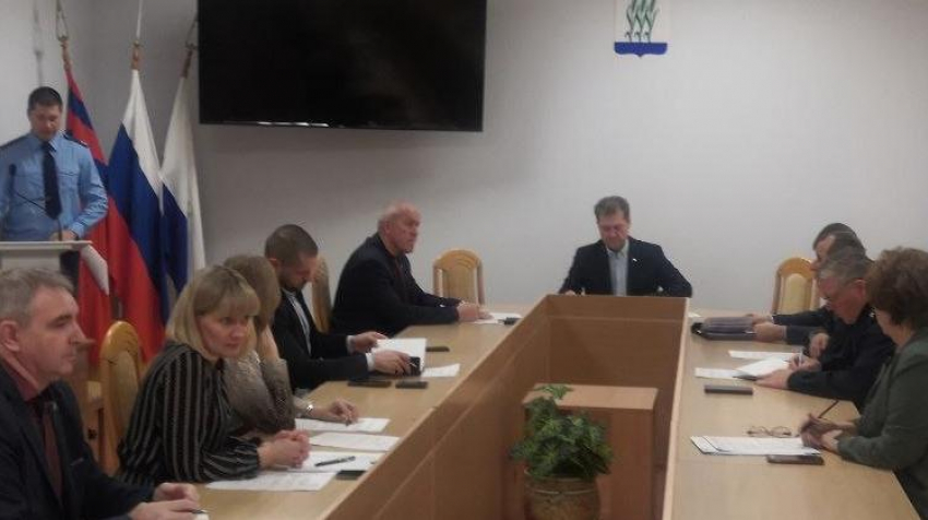 В Камышине под председательством Станислава Зинченко обсудили коррупцию, с которой в городе, судя по опросам, сталкивается чуть ли не каждый второй