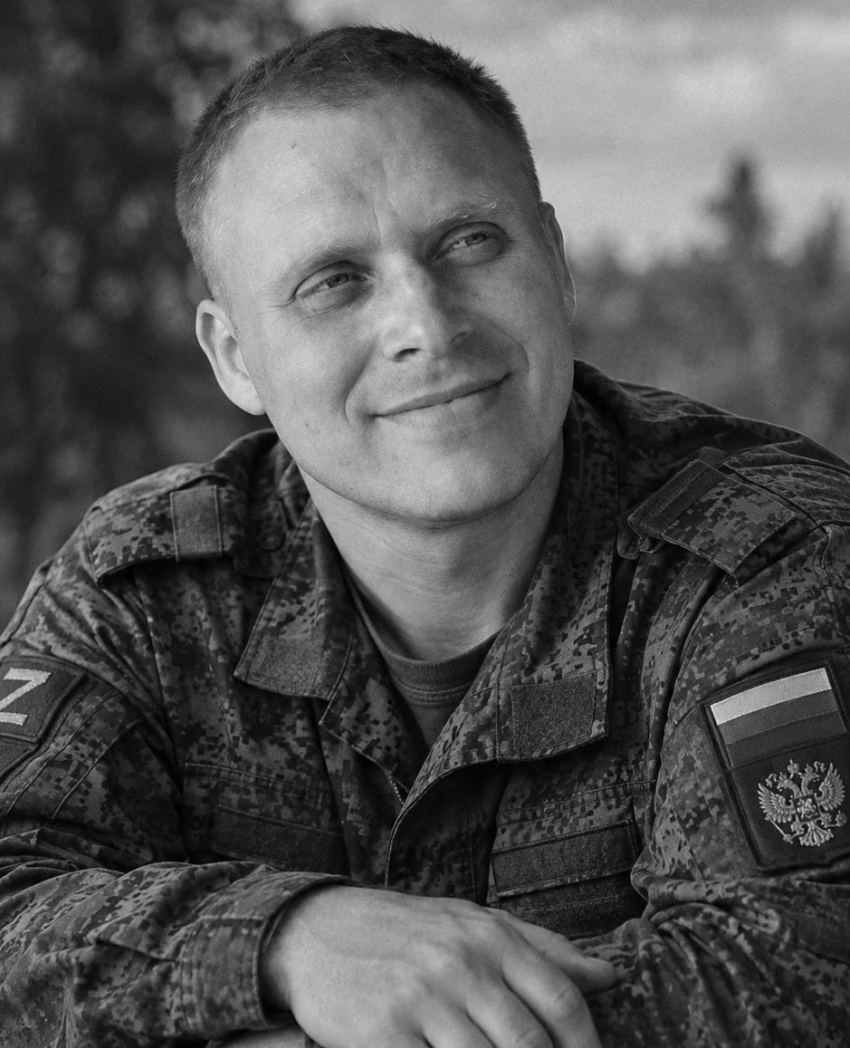 В Камышине проводят в последний путь погибшего в СВО Александра Шарапова