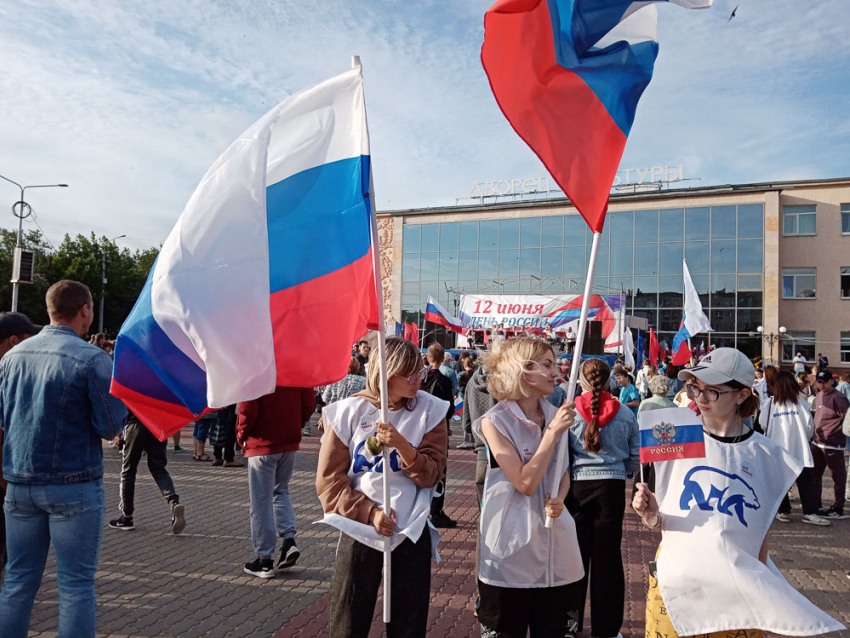 В Волгограде фейерверк в честь Дня России отменили из-за ветра, а в Камышине салют и не планировали