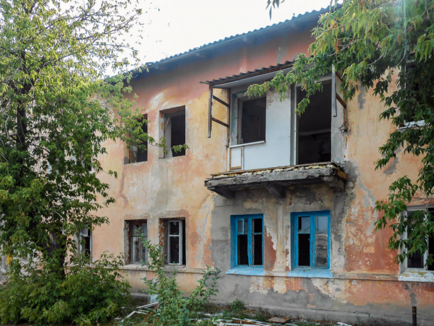 В Камышине взят курс на ликвидацию и расселение всех аварийных домов - правда, пока этот курс на бумаге