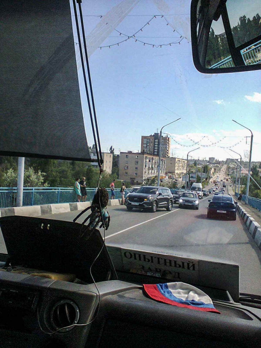 В День России на Бородинском мосту в Камышине произошло ДТП, но никто не пострадал