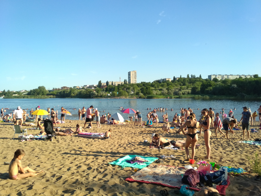 В Камышине весь город ринулся в жару на пляж, а там никакого сервиса! - камышанка