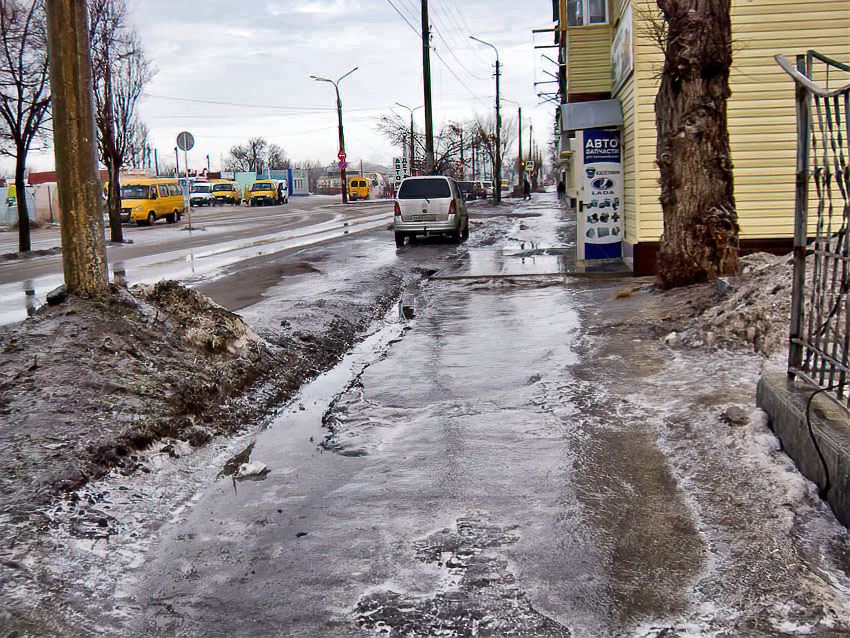 В Камышине кто-нибудь думает посыпать улицы, ведь убиться на льду можно! - камышанка