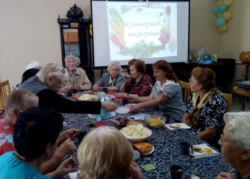 «День осенних пирогов» провели волонтеры Никольского добровольческого движения в Камышине