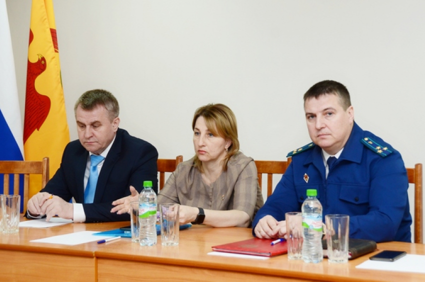 В администрации Камышинского района природоохранная прокуратура «заслушала» функционеров «мусорного» фронта
