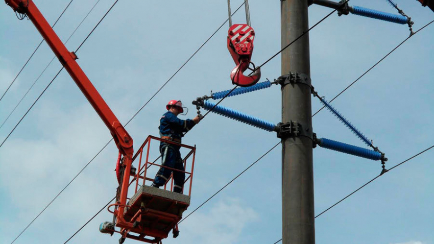 Камышинские межрайонные электросети на весь день отключили электроэнергию в районе площади Радищева и речного порта