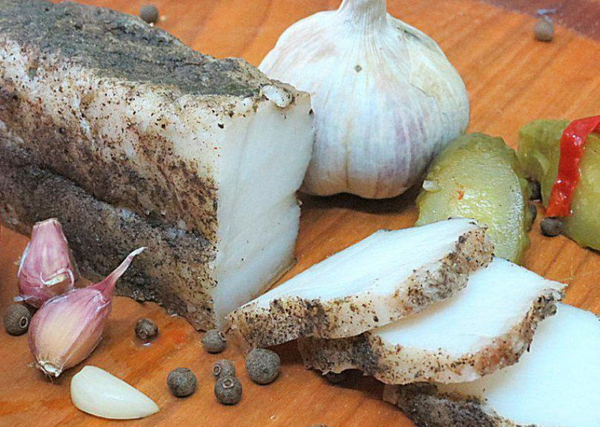 В Камышине после Старого нового года на центральном рынке сало догоняет по цене грудинку