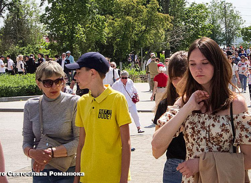 Подростков на лето зовут работать промоутерами, курьерами, тайными покупателями - но не в Камышине