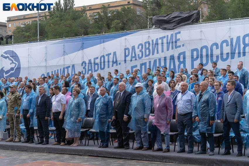 Повадками «политической саранчи» отметили 22-летие партии волгоградские единороссы , - «Блокнот Волгограда"