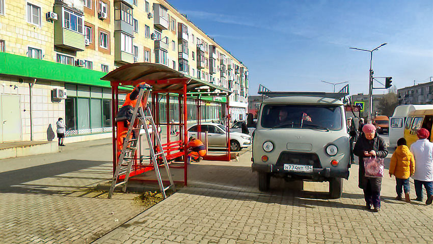 "﻿Она (Ирина) дала мне 250 рублей, говорит, чтобы вы не стояли, а спокойно уехали, не мёрзли..."