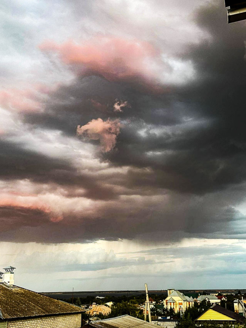 Под массовую атаку украинских БПЛА попала Волгоградская область  