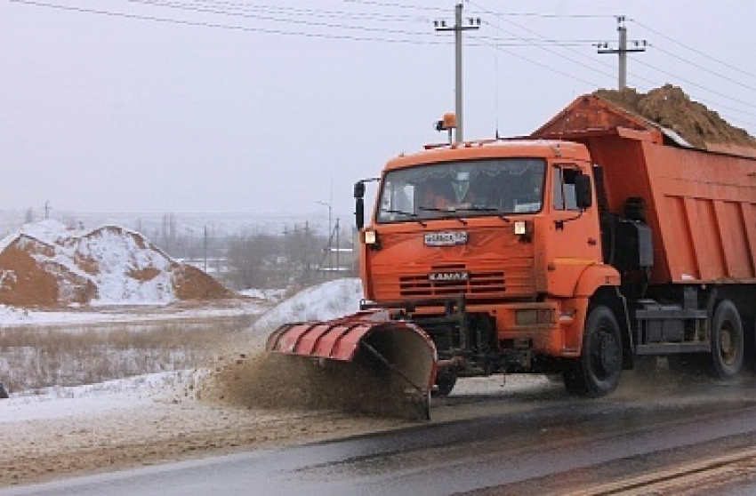 Федеральным трассам Волгоградской области предсказаны новое ухудшение видимости, снег и мороз