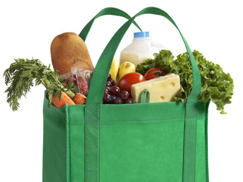 Циничные мошенники уже стали «заказывать» обманутым камышанам сумки с продуктами