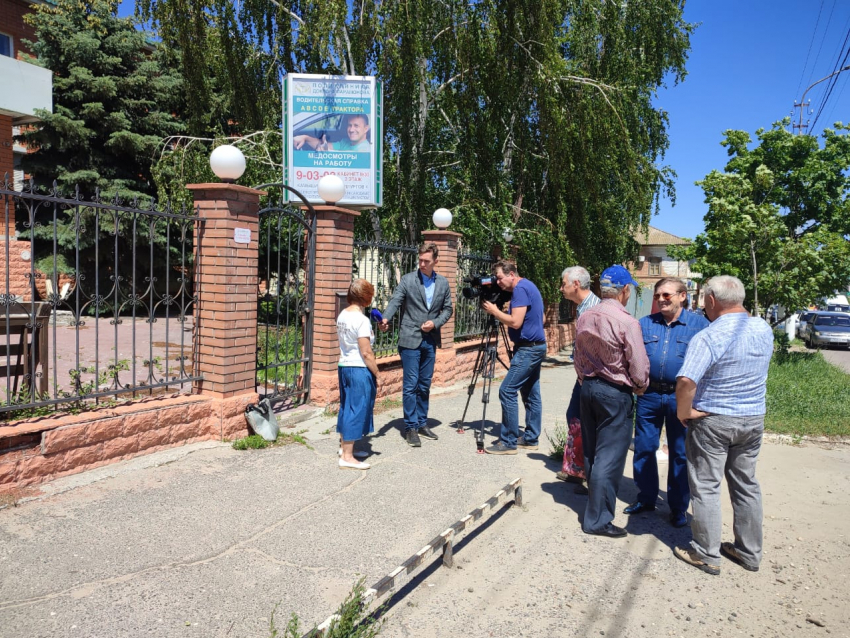 В Камышине телевизионщики снимают сюжет для ЦТ об обманутых пайщиках скандального кредитного потребительского кооператива «Честь"