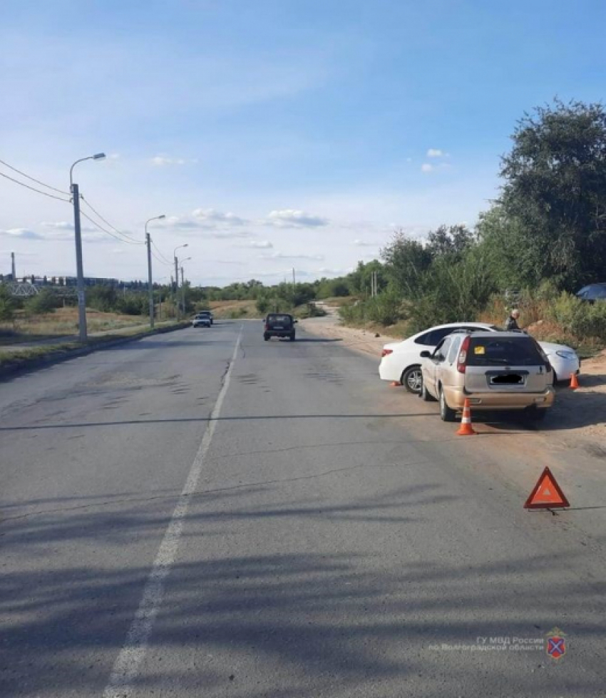 В Камышине на улице Рязано-Уральской произошло столкновение  иномарок на «встречке", ранена молодая женщина