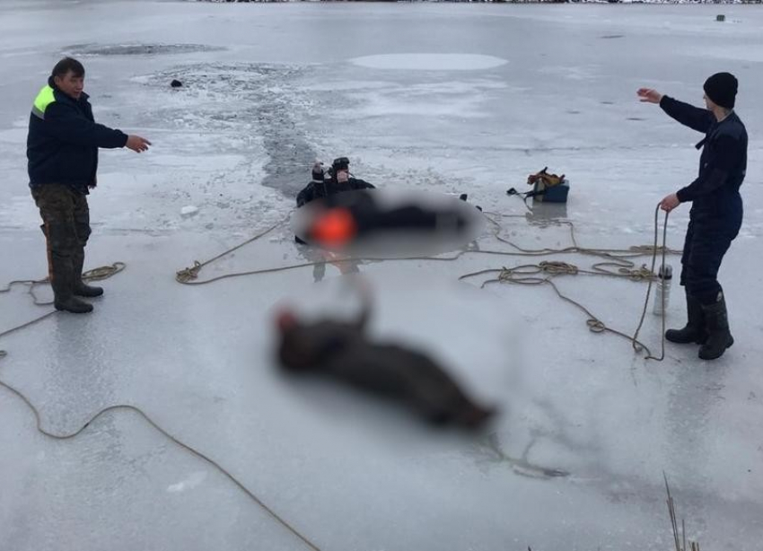 Тела двух утонувших рыбаков подняли со дна водолазы
