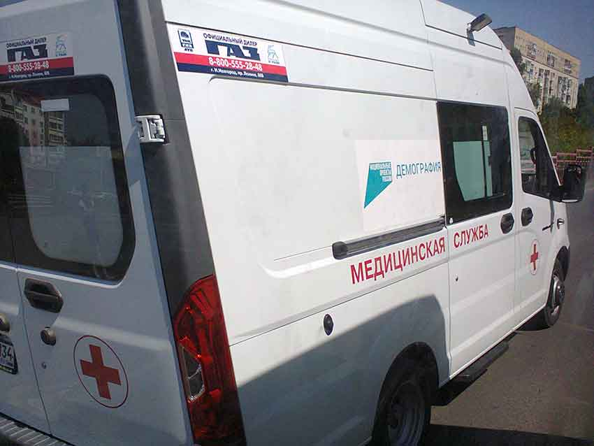 В центральную городскую больницу Камышина срочно госпитализированы водитель и пассажирка улетевшего в кювет автомобиля 