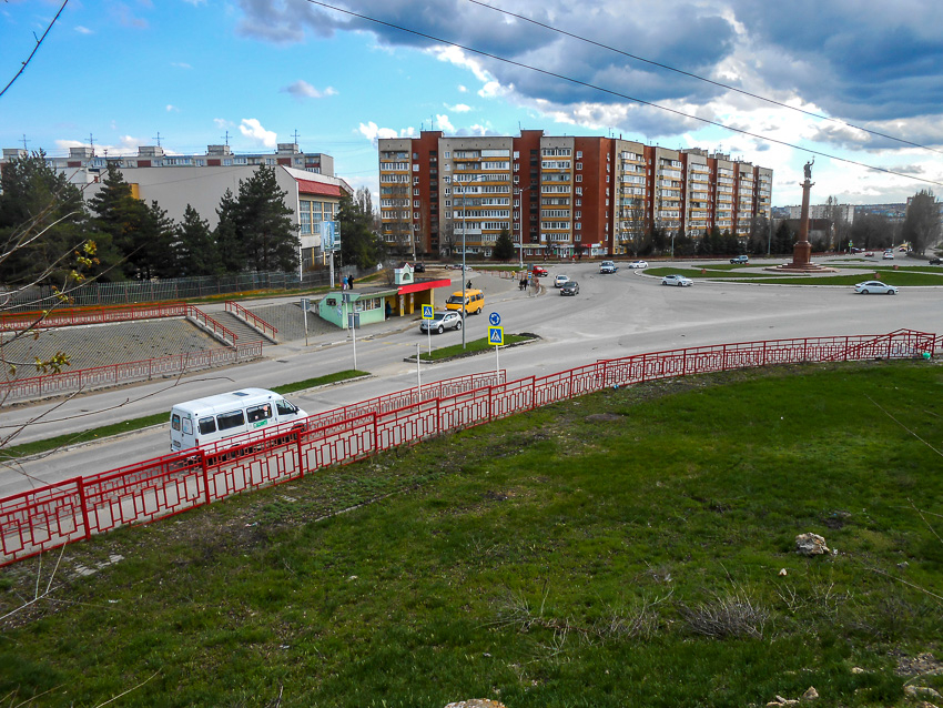 Здесь можно сделать хорошую смотровую площадку, убрать только нужно, - камышанка