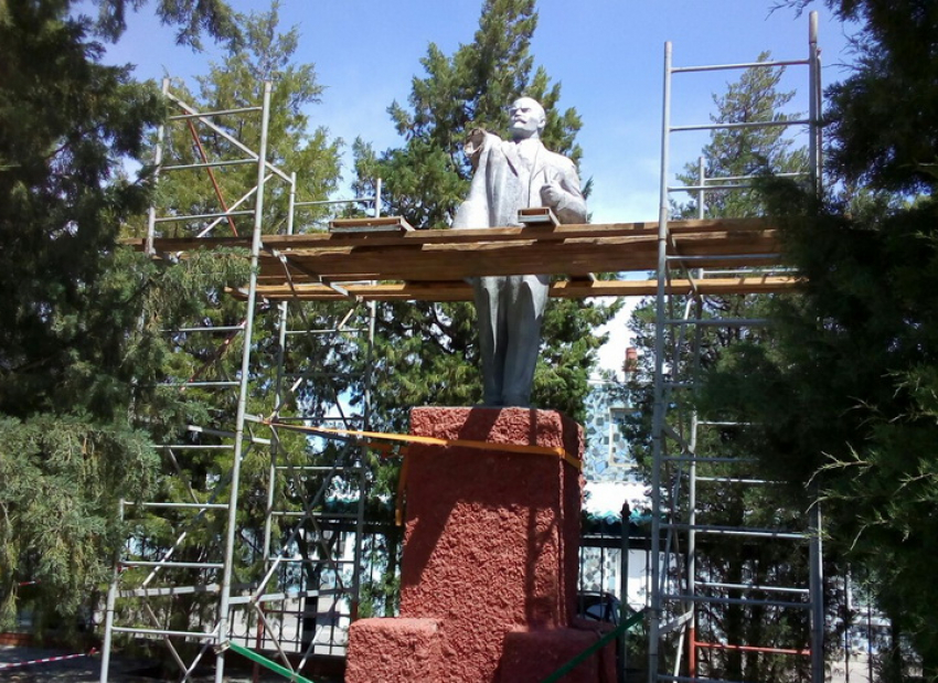 В Камышине памятнику вождю мирового пролетариата возвращают руку