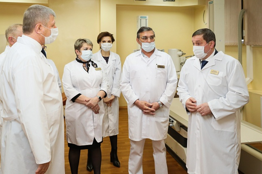 Андрей Бочаров распорядился предусмотреть отделение для коронавирусных больных в Камышине