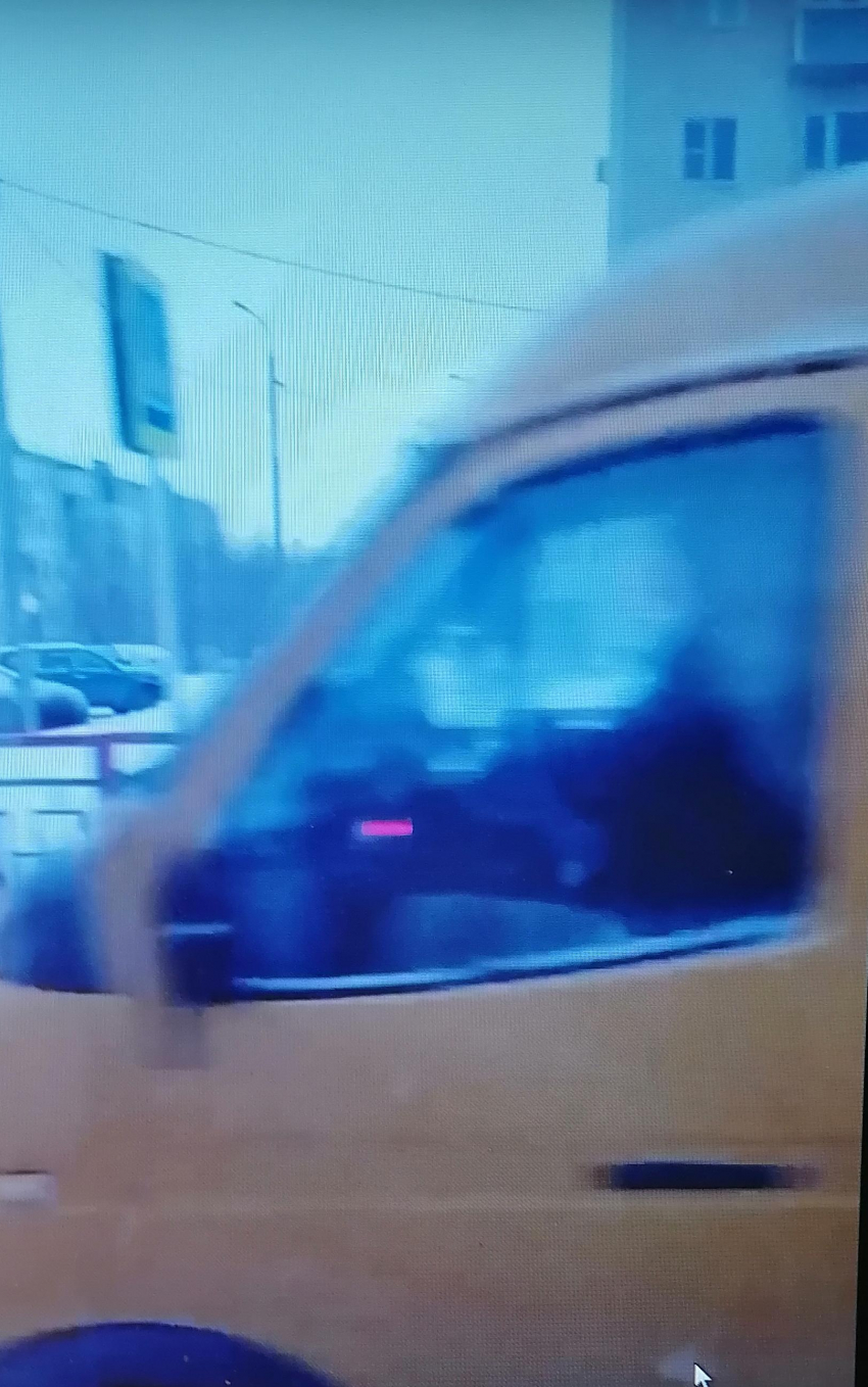 В Камышине на снежной улице Ленина попала в ДТП маршрутка (ВИДЕО)