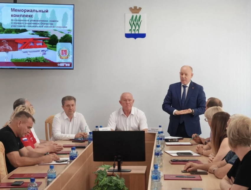 По какому случаю в Камышинской городской думе выступил претендент на мандат камышан в Госдуме Николай Николаев