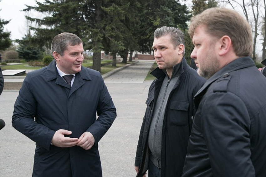 Двойные стандарты: губернатор Андрей Бочаров не носит маску и не соблюдает дистанцию, - «Блокнот Волгограда"