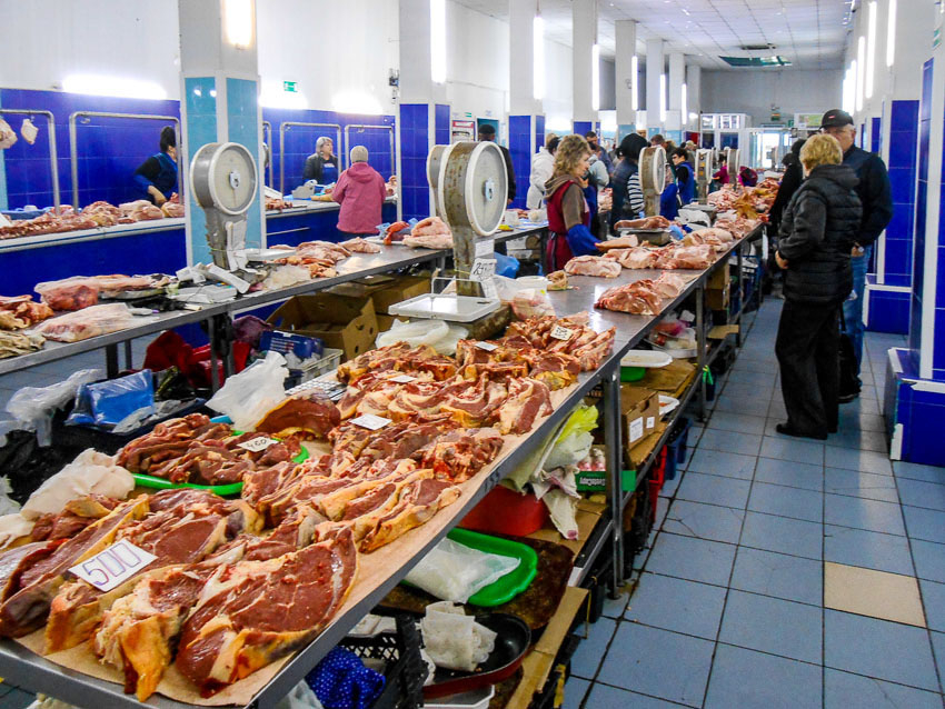 На камышинских рынках сало приближается по цене к мясу